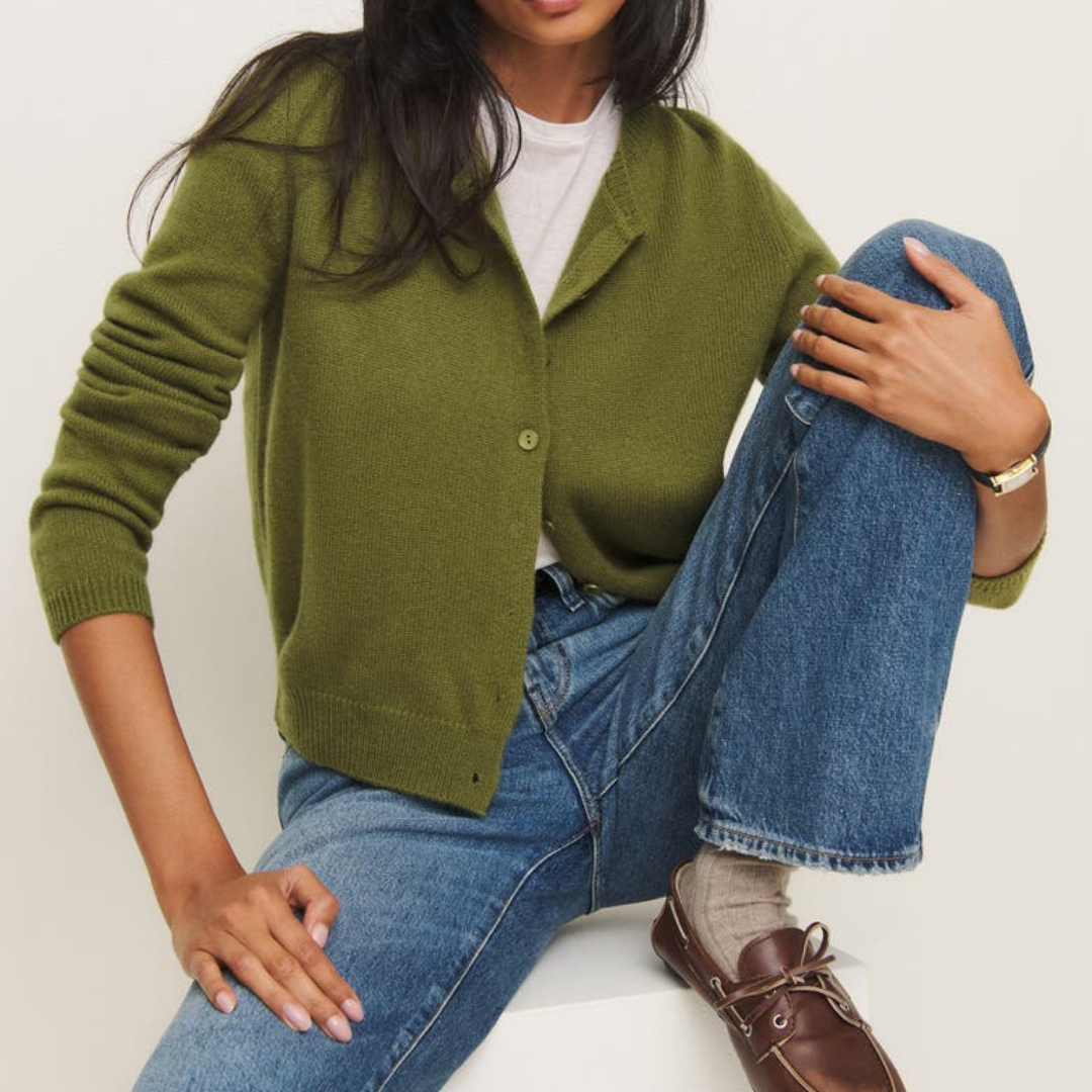 Damen_Klassischer_Pullover_3.png