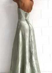 Tailliertes Satin Maxikleid