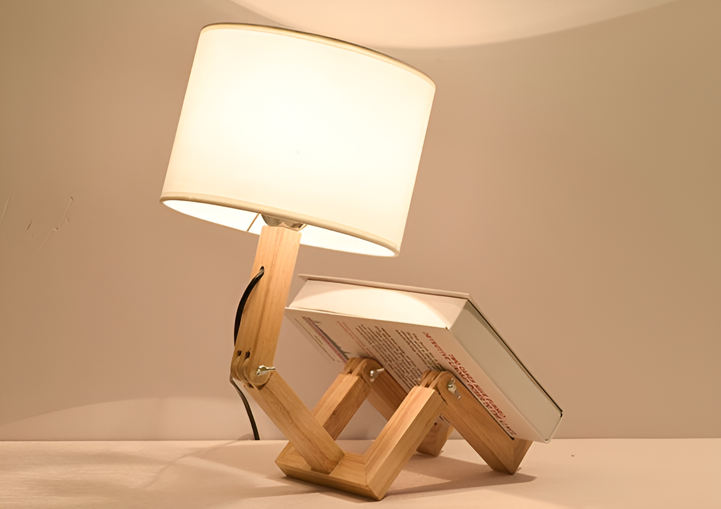 Flexible Schreibtischlampe aus Massivholz