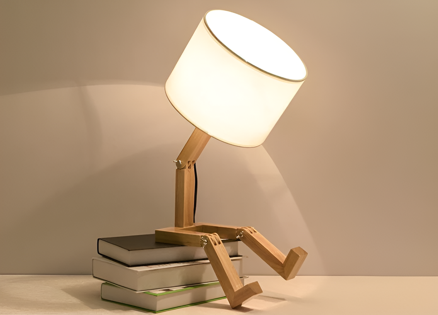 Flexible Schreibtischlampe aus Massivholz