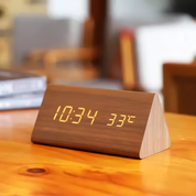 Moderner LED Digital Wecker aus Holz
