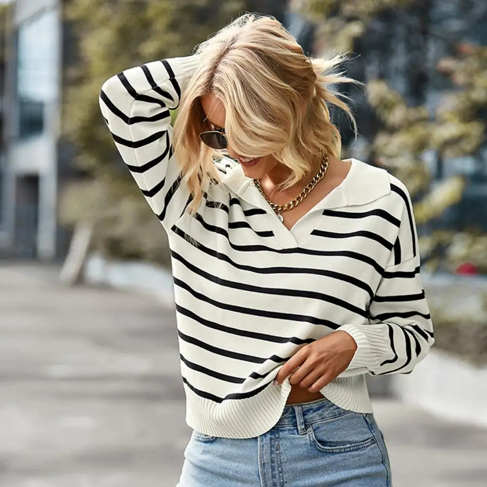 Moderner Look, Gestreifter Pullover mit V-Ausschnitt