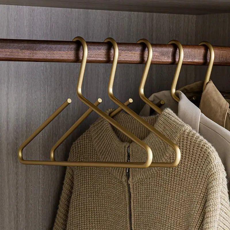 Luxe-Suit-Massiver-matter-Kleiderbugel-_4_1-Stuck_-Elegare-5532283.jpg