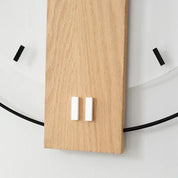 Stille Wanduhr aus Holz