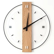 Stille Wanduhr aus Holz