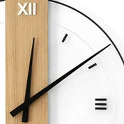 Stille Wanduhr aus Holz
