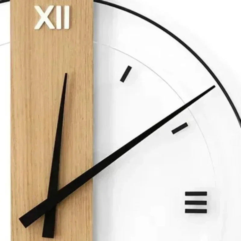 Stille Wanduhr aus Holz