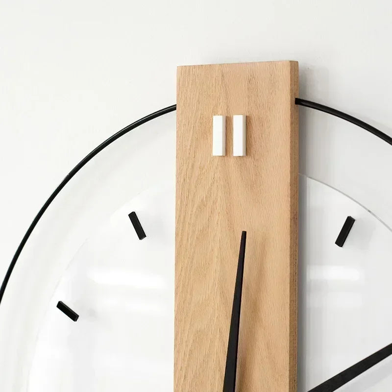 Stille Wanduhr aus Holz