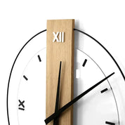 Stille Wanduhr aus Holz