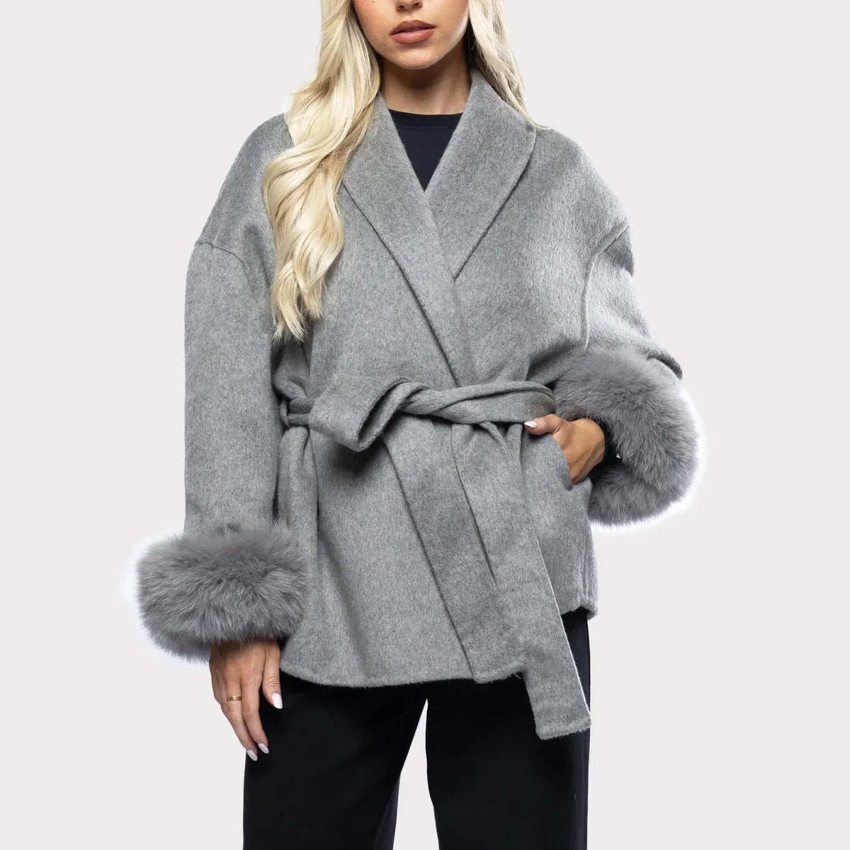 Sahari_-_Damen_Wickelmantel___Luxurioses_Imitatfell__Zeitloses_Design_0.jpg