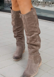 Kniehohe Stiefel mit Seitenreißverschluss
