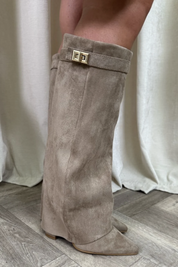 Moderne Reißverschlussstiefel