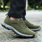 Robuste orthopädische Turnschuhe