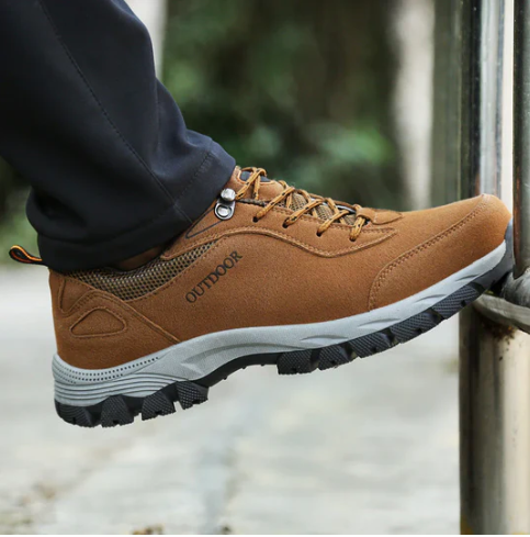 Robuste orthopädische Turnschuhe