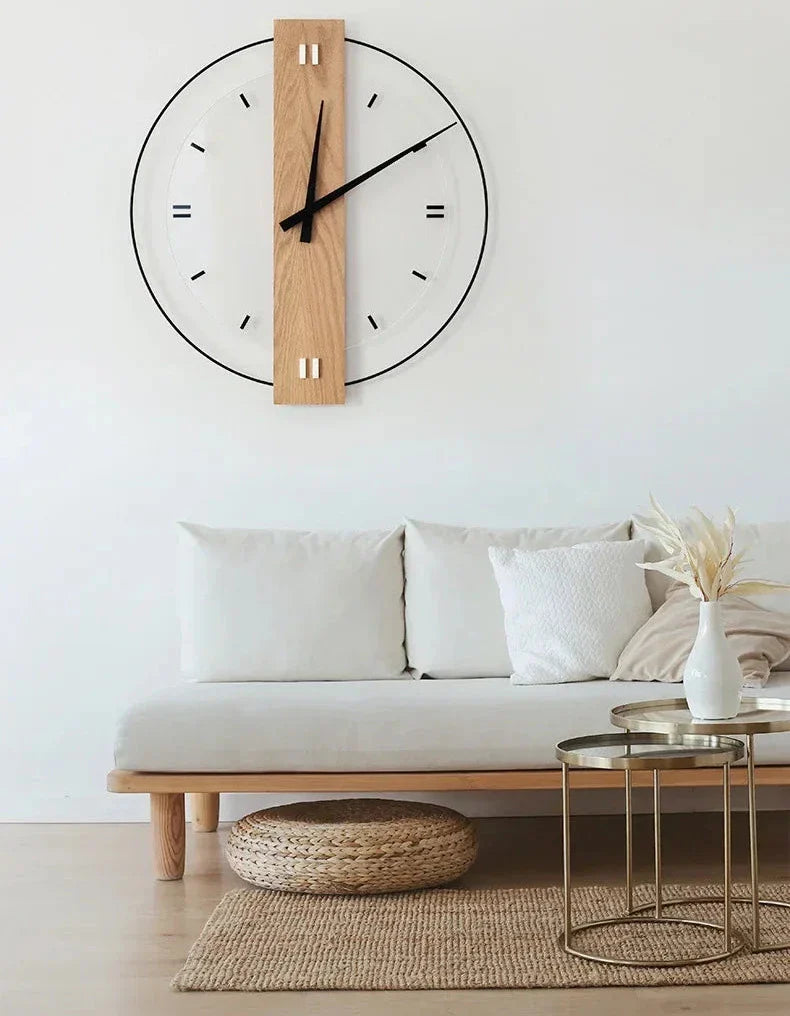 Stille Wanduhr aus Holz