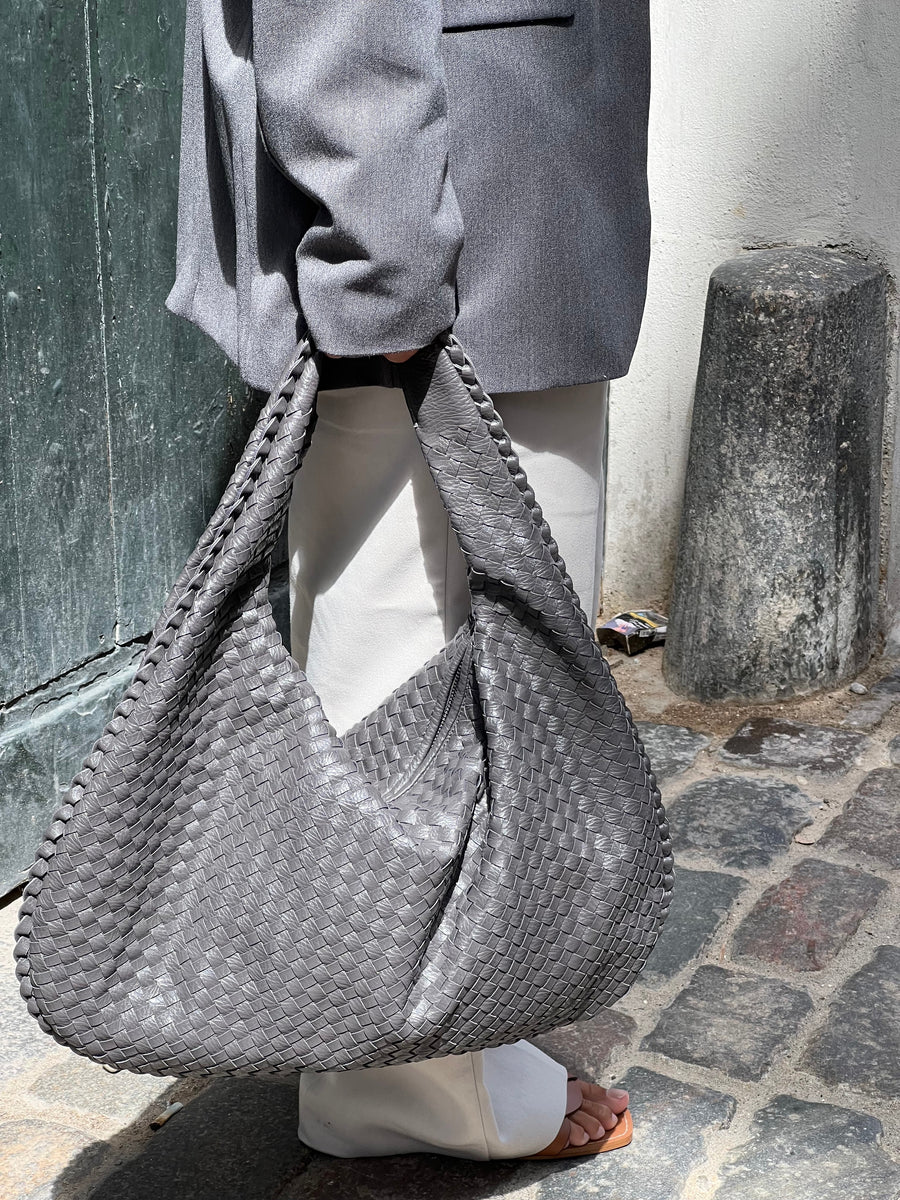 Trendige geflochtene Tasche